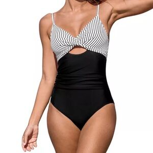 Cupshe Twist Cutout One-piece Swimsuit